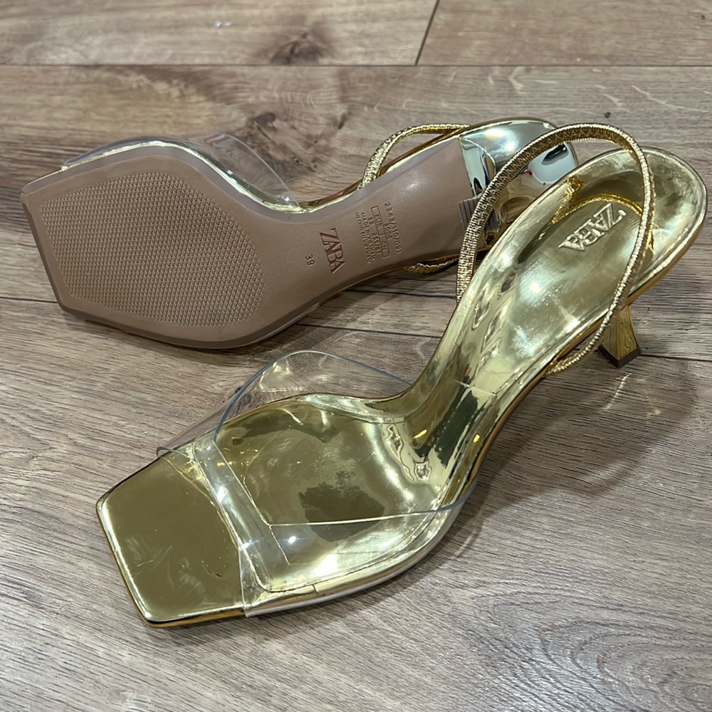 ZARA LIMITED EDITION VINYL LAMINATED
HEELED SANDALS